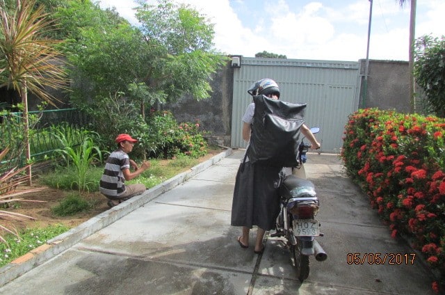 Solanusschwester in Brasilien mit Roller